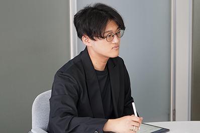 インタビュー中の様子